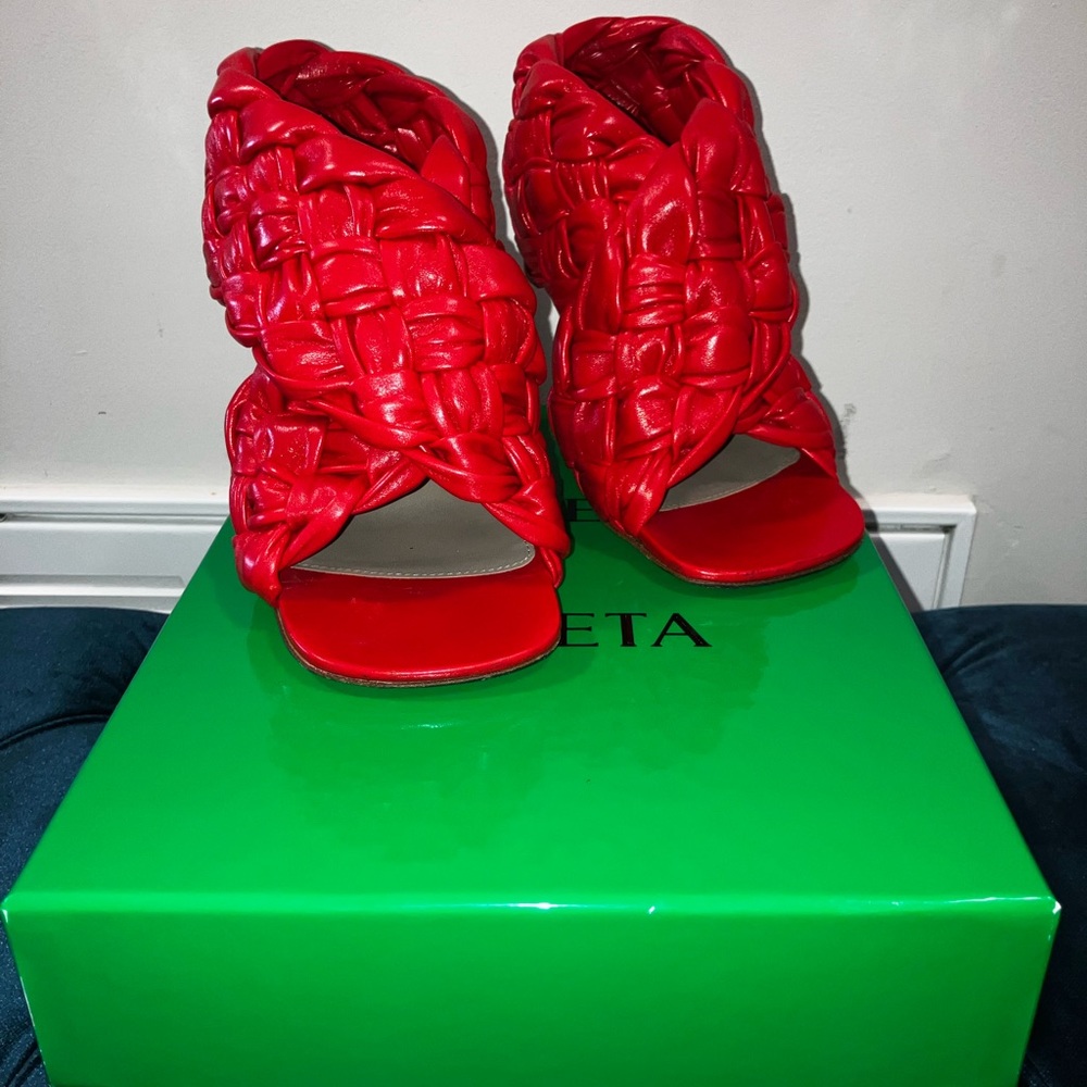 Women’s red Bottega Veneta board sandal. Size 36 (6)